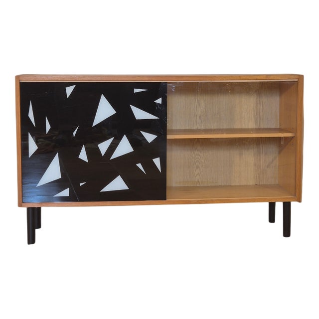 Model U-470 Display Cabinet from Interier Praha, 1960s For Sale