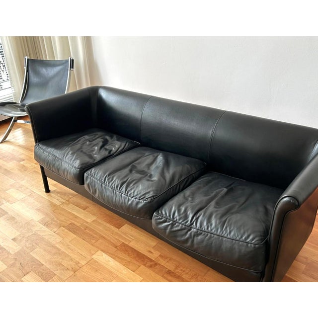 This elegant vintage leather sofa, designed by Antonio Citterio for Moroso, exemplifies the refined simplicity and comfort...