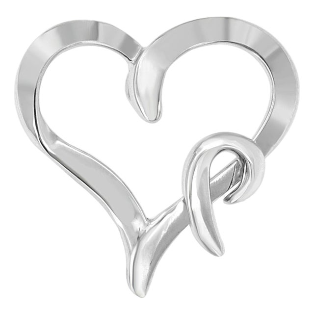 .925 Sterling Silver Heart Shaped Pendant Necklace For Sale