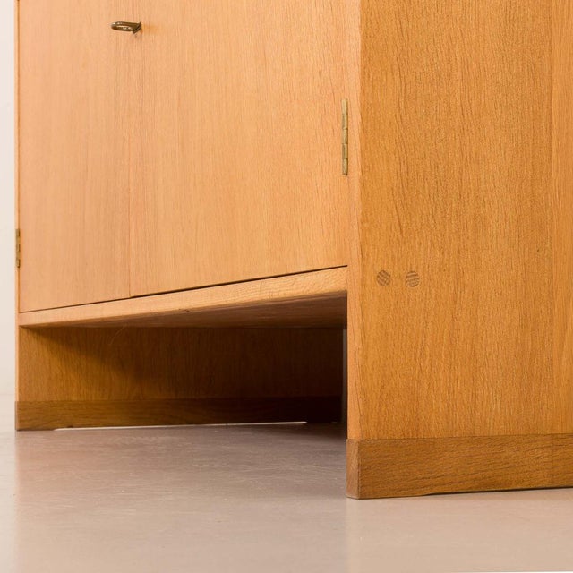 Mid-Century Oak Bookcase by Hans J. Wegner for Ry Møbler, 1960s For Sale - Image 15 of 18