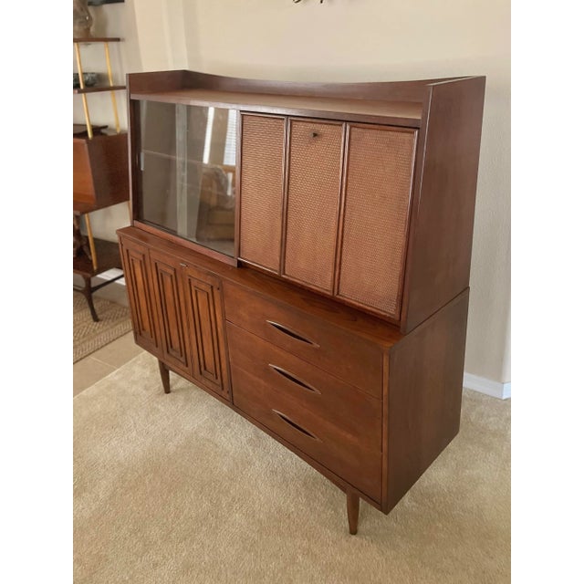 Mid Century Modern Hutch and Display Sideboard in the Style of Broyhill Sculptra Collection For Sale In Tampa - Image 6 of 12
