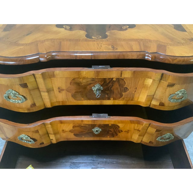 Baroque Inlaid Light Walnut Chest of Drawers, 1760s For Sale - Image 16 of 18