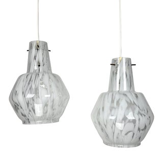 Mid-Century White and Clear Murano Glass Pendant Lamps, Italy, 1970s, Set of 2 For Sale