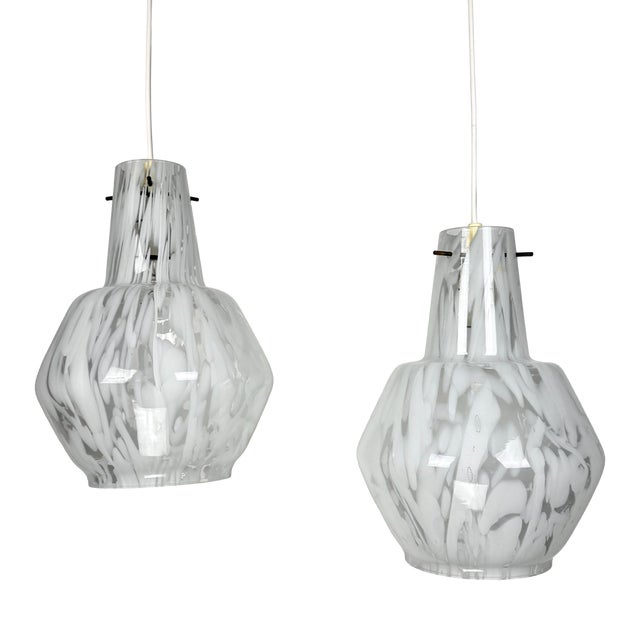 Mid-Century White and Clear Murano Glass Pendant Lamps, Italy, 1970s, Set of 2 For Sale