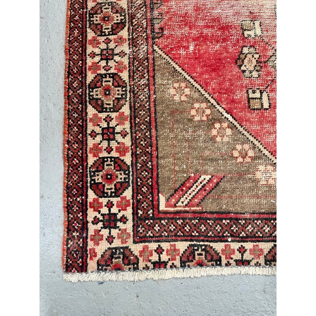 Pink Vintage Distressed Geometric Rug Three Medallion Design – 49″ × 74″ For Sale - Image 8 of 15