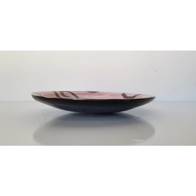 1980s A. Reebes Postmodern Hand-Painted Decorative Ceramic Low Bowl For Sale In Miami - Image 6 of 9