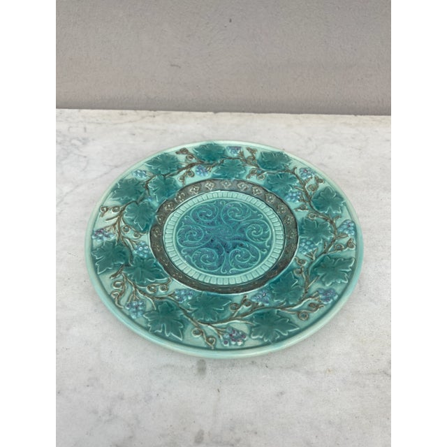 Rustic Majolica Grape Plate Villeroy & Boch, Circa 1890 For Sale - Image 3 of 7