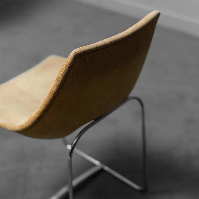 Reler chair by Augusto Bozzi for Saporiti year 1968. Beige velvet coating. Metal structure. Good condition, signs of time...