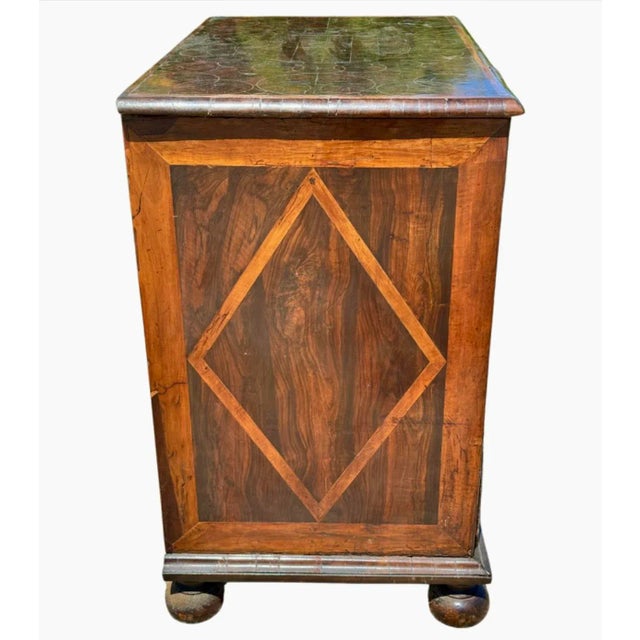 William and Mary Oyster Veneer Chest of Drawers For Sale In Tampa - Image 6 of 12