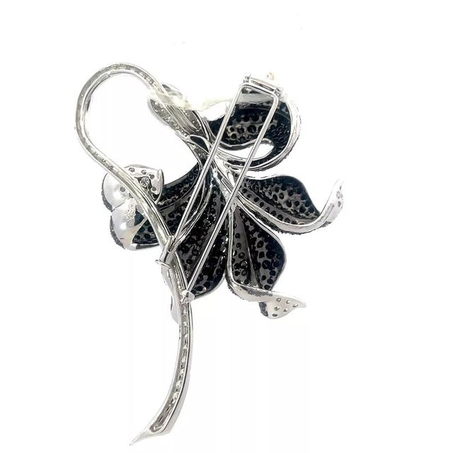 Contemporary 10 Carat Diamond Gold Flower Brooch 17k Black & White Large Pin For Sale - Image 3 of 8