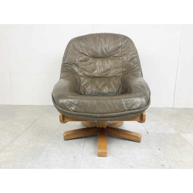 1970s Brutalist Oak and Leather Swivel Chair, 1970s For Sale - Image 5 of 12