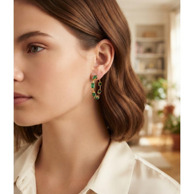 Emerald Natural 5.95cts Emerald Earring in 14k Gold For Sale - Image 8 of 8