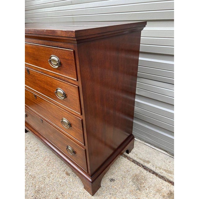 Early 20th Century Federal Chippendale Style Mahogany Chest of Drawers. 4 drawers move smoothly, dovetail joint...