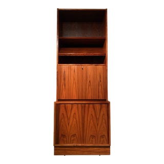 1960s Danish Modern Rosewood Bookcase by Poul Hundevad For Sale