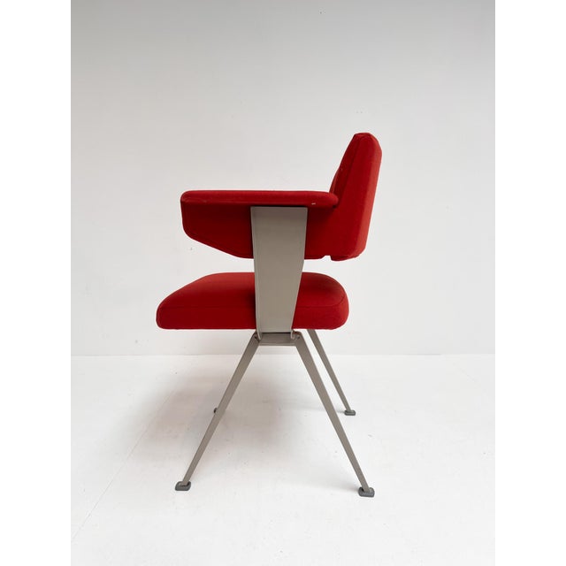 Dutch Design that fits into a modern, industrial and retro interior! This is the Resort armchair by Friso Kramer for...