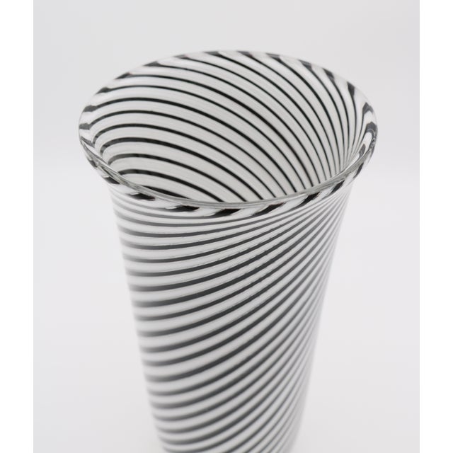 Glass 1950s Mezza Filigrana' Murano Glass Vase by Dino Martens For Sale - Image 7 of 8