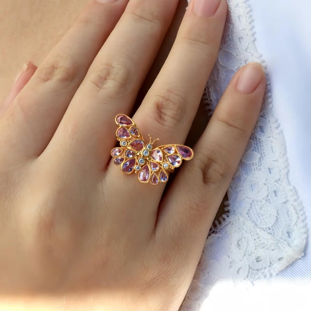Nina Zhou Butterfly Pink Sapphire Diamond Cocktail Ring in 14k Yellow Gold, size 7.5 For Sale In Los Angeles - Image 6 of 11