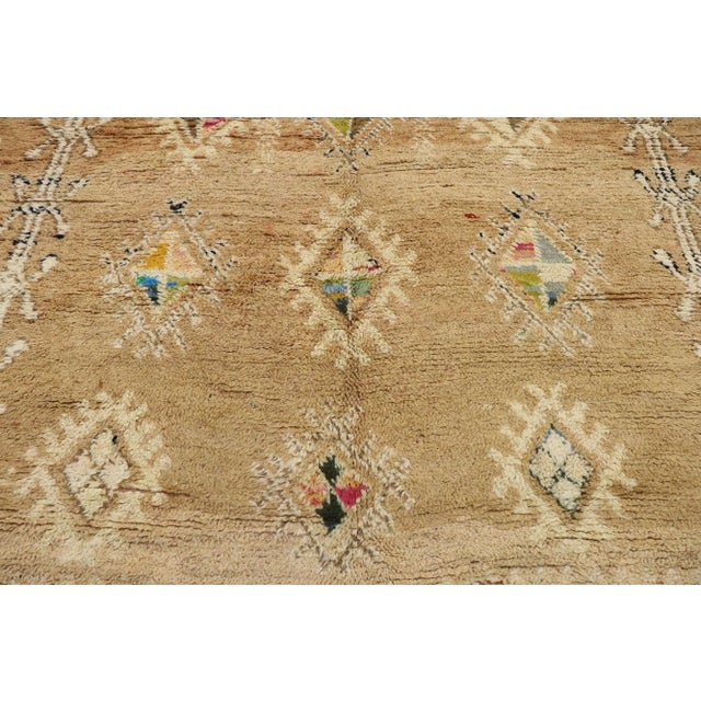 Berber Tribes of Morocco Vintage Beni MGuild Moroccan Rug - 06'07 X 09'08 For Sale - Image 4 of 9