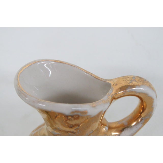 Mid 20th Century Pocono Crest Mini Ceramic Pitcher 22k Weeping Gold Gilt Souvenir Pottery 4949b For Sale - Image 5 of 12