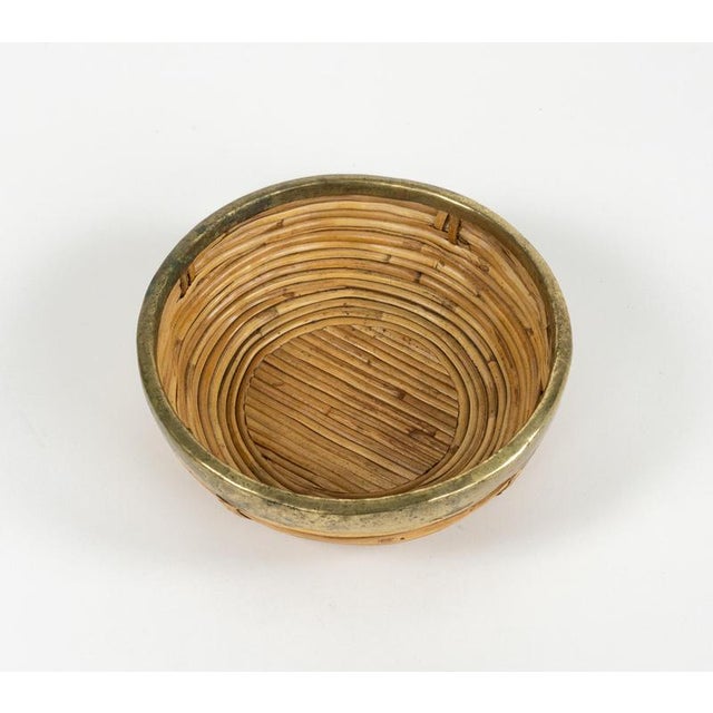 Mid-Century Round Bowl or Centerpiece in Bamboo, Rattan and Brass, Italy, 1970s For Sale - Image 8 of 11