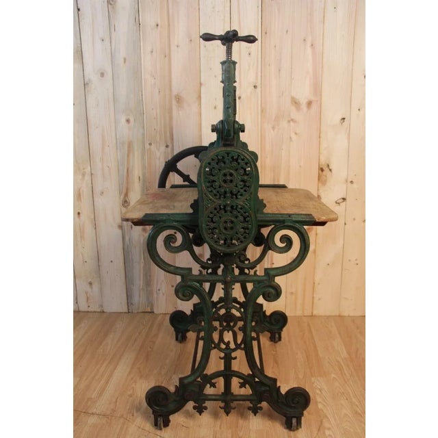 Antique Cast Iron Sheet Press, in Good conditions. Designed 1890 to 1919
