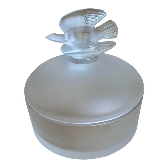 Limited Edition 1975 Lalique for Nina Ricci L’Air Du Temps Frosted Crystal Powder Box, Numbered D-471 For Sale