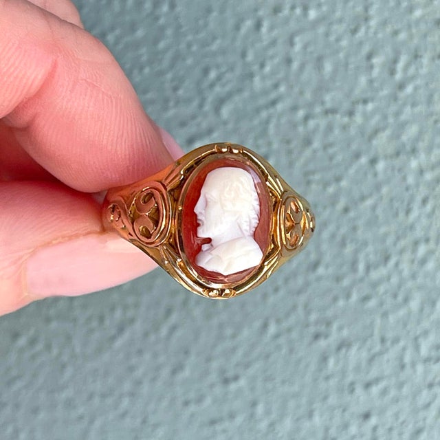 Late 19th Century Victorian 15k Carnelian Shakespeare Cameo Ring, Size 11 For Sale In Madison - Image 6 of 11