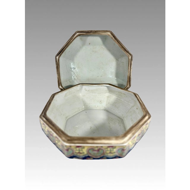 Blue Antique Chinese Blue & Yellow Porcelain Covered Serving Container (Storage / Gift Box) With Auspicious Cranes and Bats For Sale - Image 8 of 11