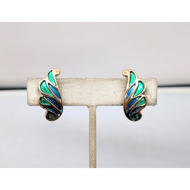 Vintage 1960s Signed Napier Green & Blue Enamel Feather Clip Earrings-2 Pieces For Sale In Philadelphia - Image 6 of 8