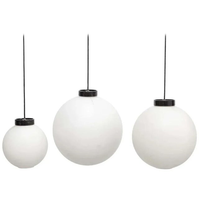 White Pending in Plastic Lamps attributed to Miguel Mila for Tramo, 1970s, Set of 3 For Sale - Image 6 of 7