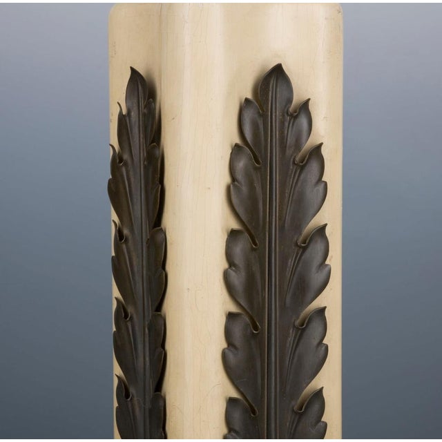 Table Lamp in White Lacquered Wood and Brass Leaves from Osvaldo Borsani, 1940s For Sale - Image 6 of 16