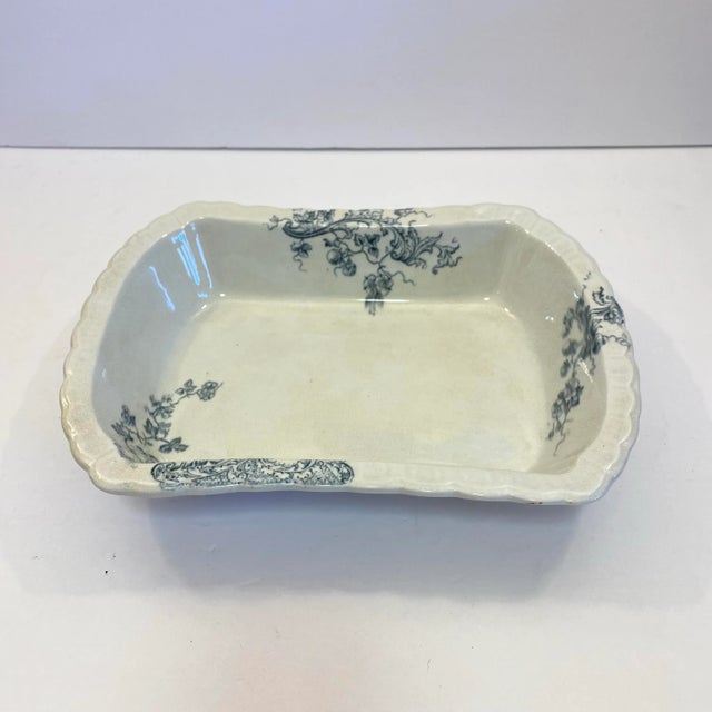 English 1890s F. J. Emery Versailles Blue & White English Ironstone Serving Dish For Sale - Image 3 of 8