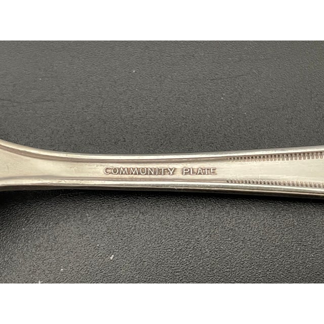 Oneida Community Plate Grosvenor 1921 Silverplate Salad Forks - Set of 7 For Sale In Las Vegas - Image 6 of 7