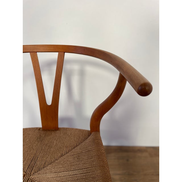 Mid-Century Danish Modern Wishbone Y Chair in Oak by Hans J. Wegner for Carl Hansen & Søn, 1950s For Sale - Image 13 of 18