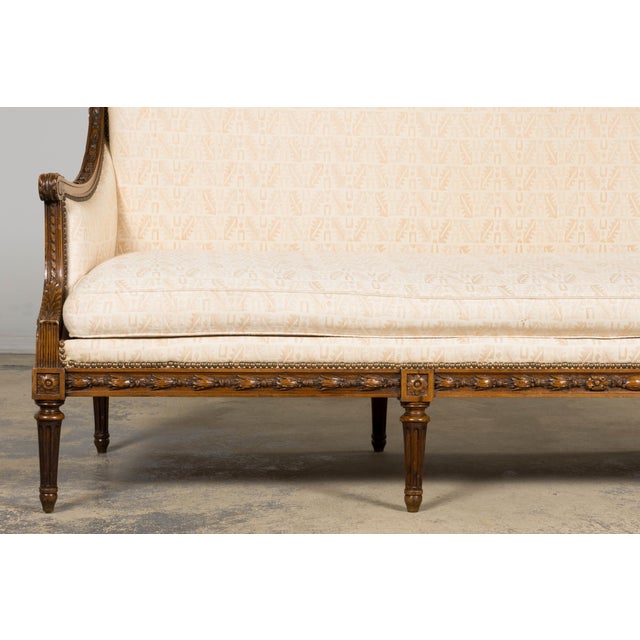 Late 19th Century French Louis XVI Style Oak Canapé in Cream Jacquard For Sale In New York - Image 6 of 18