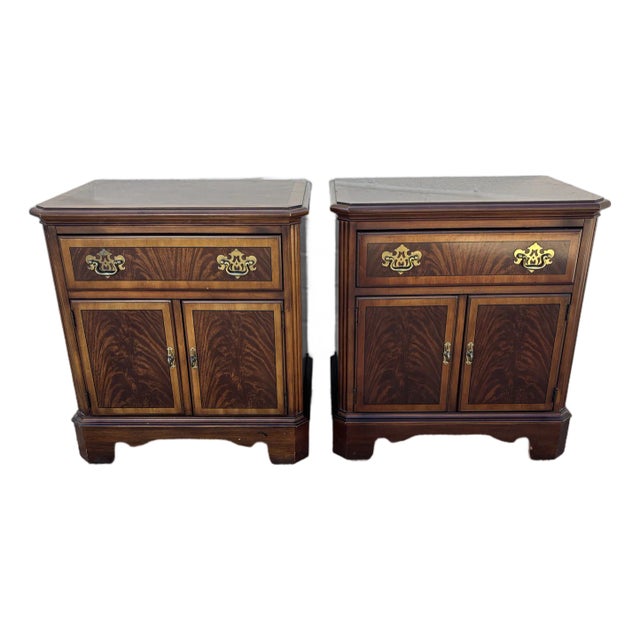 Pair of Drexel Heritage Heirloom Collection Chippendale-Style Nightstands Featuring Mahogany Wood and Brass Hardware For Sale