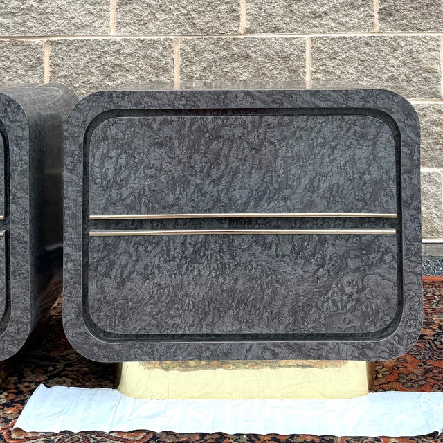 Milo Baughman 1980s Postmodern Waterfall Laminate & Brass 2 Drawer Nightstands in Gray Burlwood Print - A Pair For Sale - Image 4 of 18