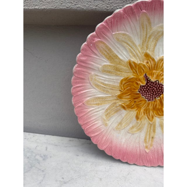 French Country French Majolica Pink Daisy Plate Orchies, Circa 1890 For Sale - Image 3 of 4