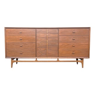 1960s Mid-Century Modern Walnut 9 Drawer Dresser Sculpted Pulls Long Credenza For Sale