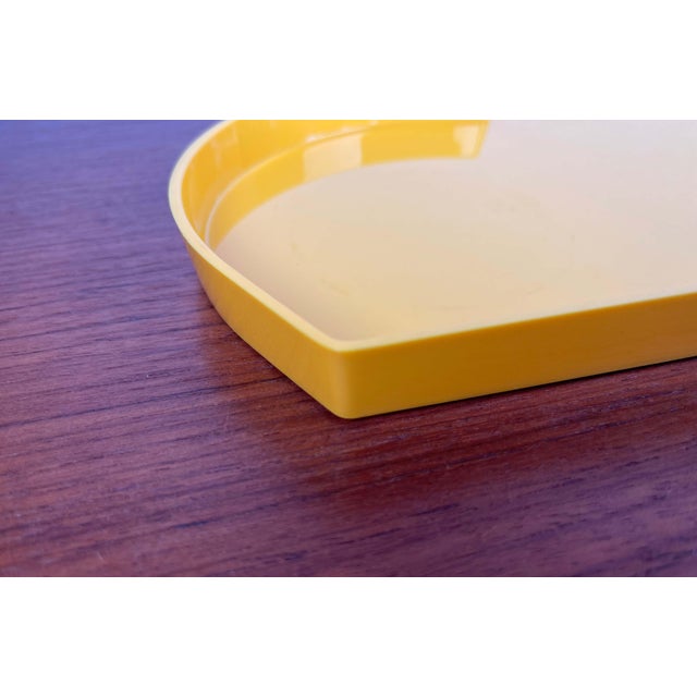 Postmodern Italian Yellow Plastic Tray from Guzzini For Sale - Image 5 of 18