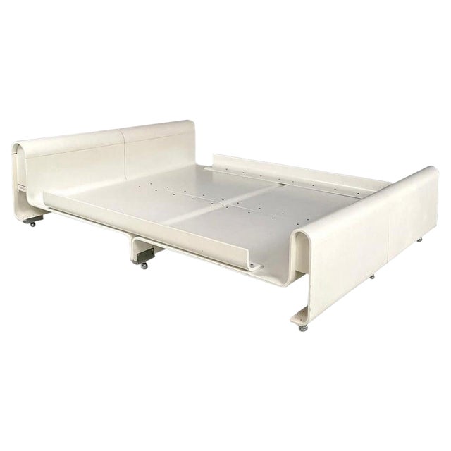 Italian Modern Double Bed in White Wood by Benatti, 1970s For Sale