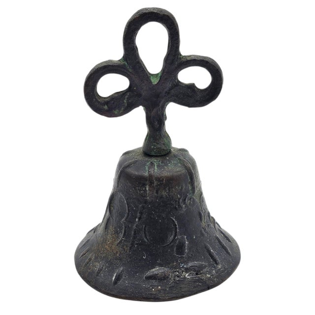 Mid 20th Century Cast Bronze European Table Bell With Tri-Lobed Handle, 4.5" For Sale - Image 5 of 11