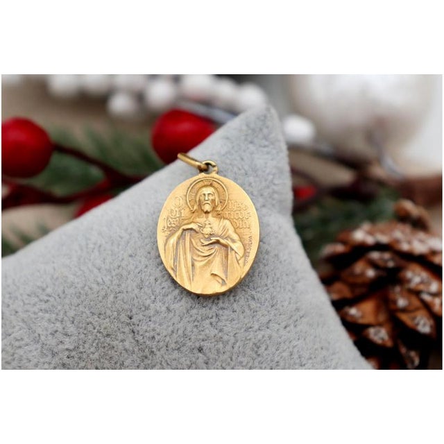 19.2k Gold Our Lady of Mount Carmel and Sacred Heart of Jesus Pendant For Sale - Image 3 of 6