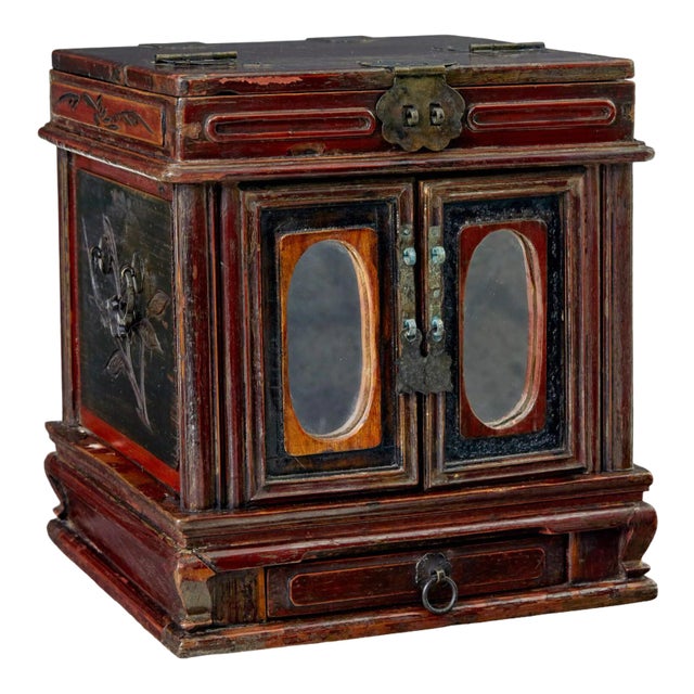 Early 20th Century Lacquered Vanity Box For Sale