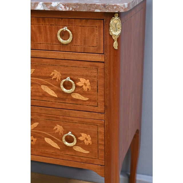 Small Early 20th Century Blond Mahogany Chest of Drawers For Sale - Image 14 of 18