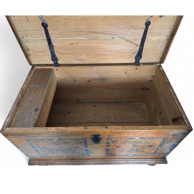 Early 19th Century Antique Painted Trunk For Sale - Image 5 of 9