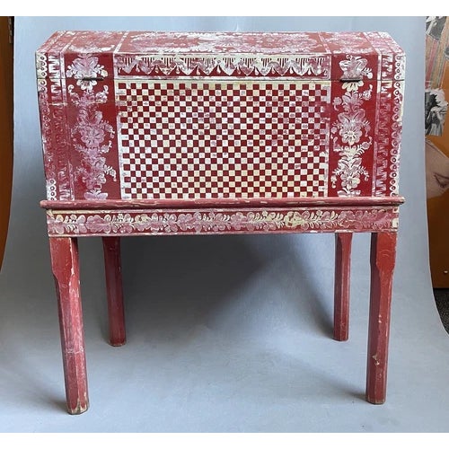 Early 19th Century Anglo Indian Camphor Wood Trunk on Stand With Mongoose Motif For Sale - Image 4 of 12