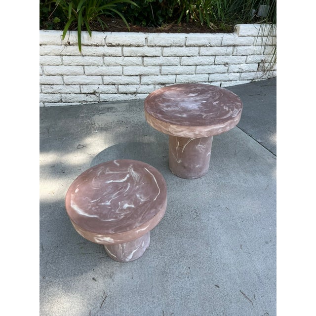 Mid-Century Modern Pair of 1980s Postmodern Mauve Resin Faux Marble Swirl Pedestal Tables For Sale - Image 3 of 15