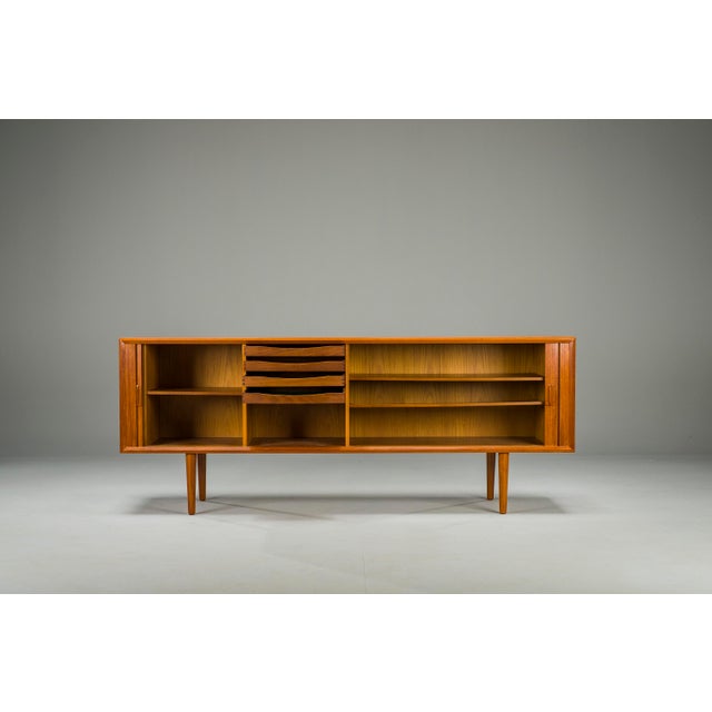 The Sideboard is a classic example of a Danish carpentry workshop. It has been refreshed in our workshop. It presents a...