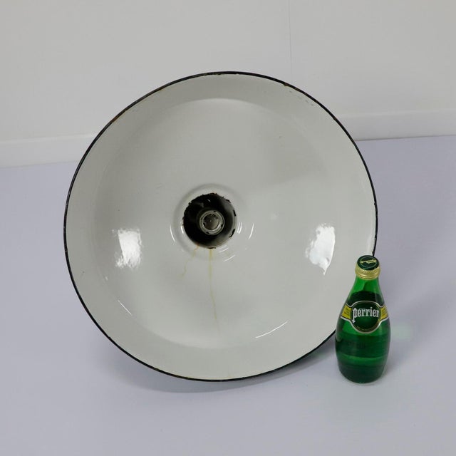 1960s 1960s White Enamel and Cast Iron Industrial set of three Pendant Lights - Set of 3 For Sale - Image 5 of 5